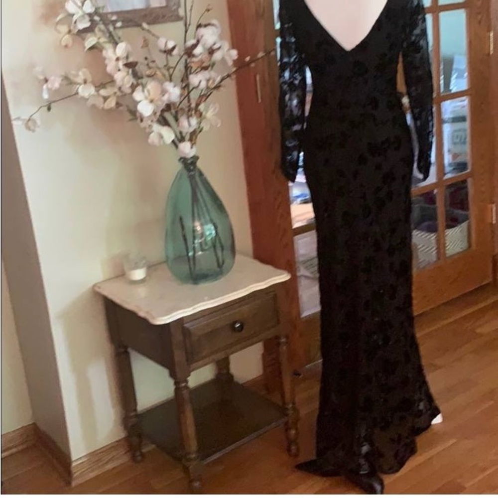 $10 Niki by Niki Livas beautiful dress